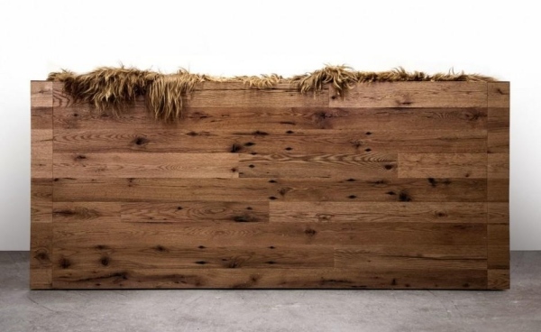 Islandský poťah z ovčej kožušiny z recyklovaného starého dubového dreva