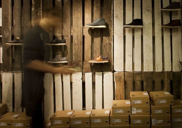 interiérový dizajn obuvi značky CLAE obchod z europaliet