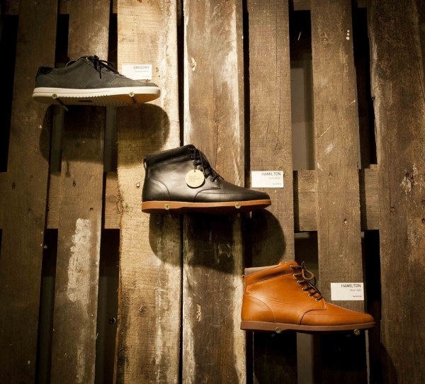 interiérový dizajn z europaliet nástenný obchod s obuvou CLAE