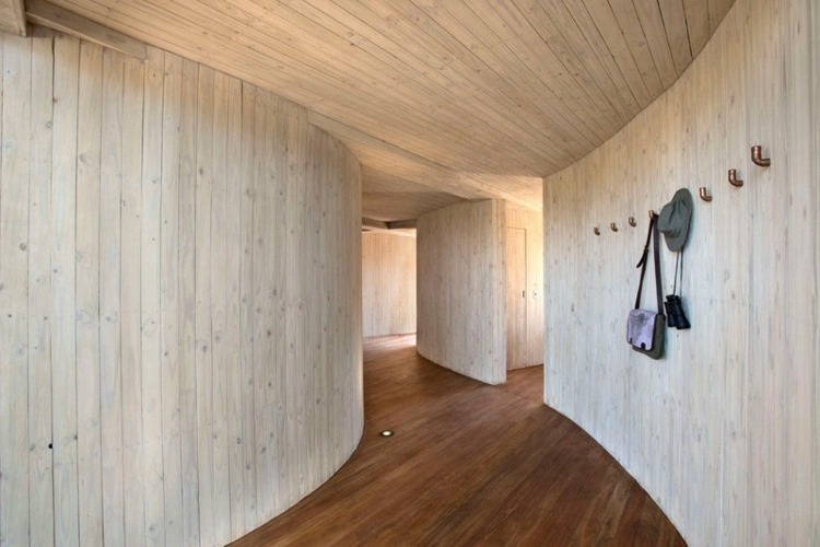 safari naplavené drevo chodba parket šatňa dizajn jednoduchý