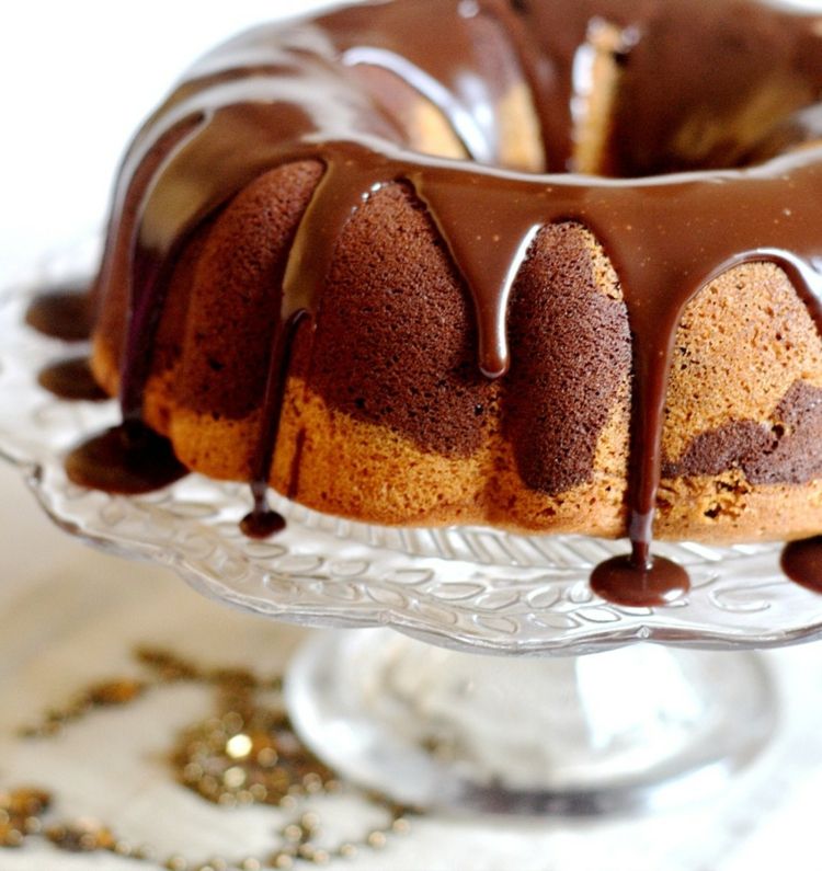 šťavnatý mramorový koláč koláč-tanier-noha-koláč-glazúra-nutella-veniec-tvarovaný-mramorovaný