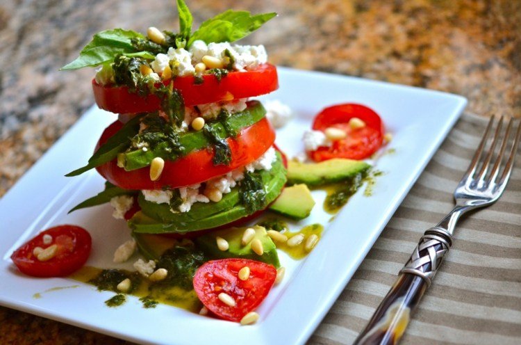 Pripravte si šalátové vrstvy Pesto Avokádové oriešky