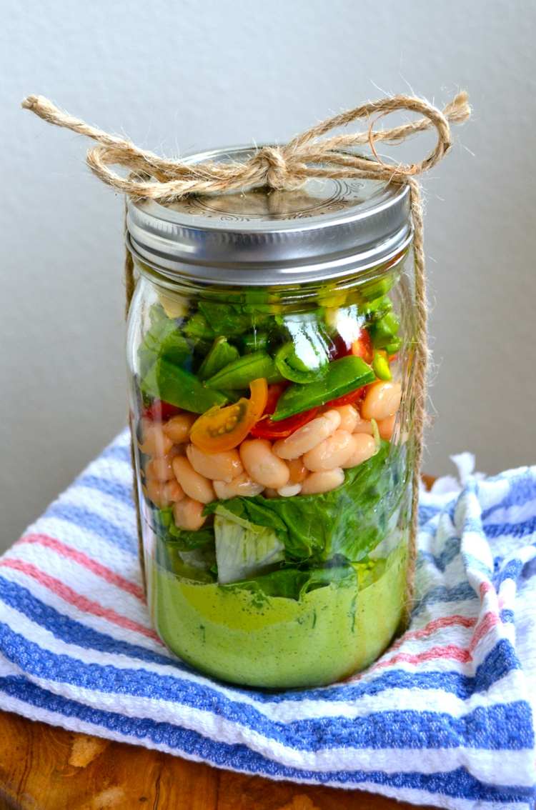 Miešaný šalát si dajte dohromady šalátovo-sklenená-miešaná-fazuľa-zelená-zálievka-utierka-priadza
