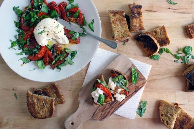 šalát recepty pečené paradajky bazalka burrata cesnakový toast