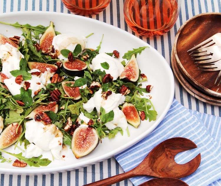 rafinované recepty šalát figy burrata syry orechy