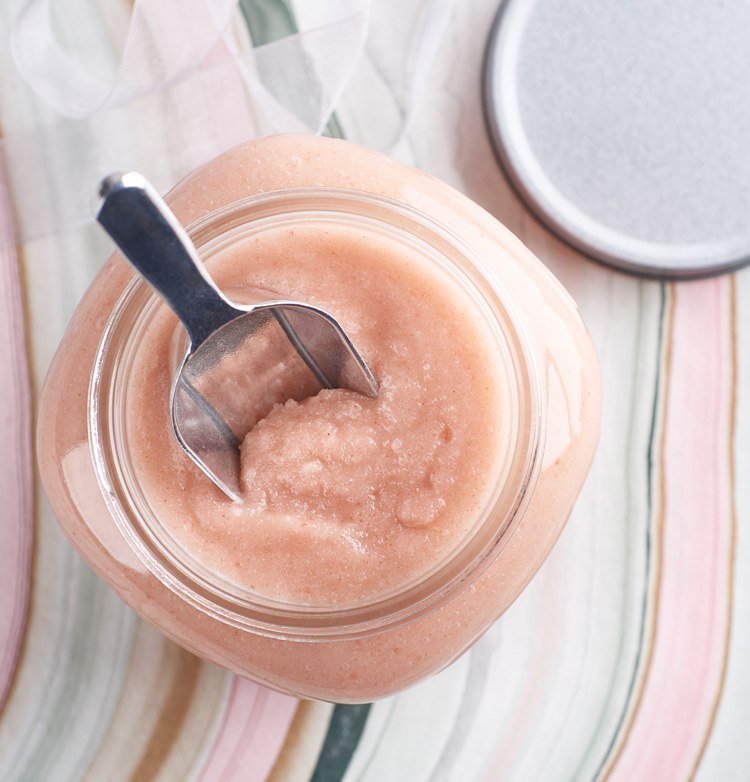 Vytvorte si vlastnú soľnú peelingovú zmes himalájskej soli prírodným využitím