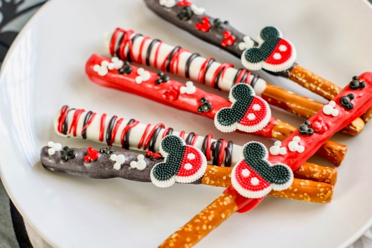 Tyčinky praclíka Mickey Mouse s čokoládovou polevou robia recept na darčeky zadarmo