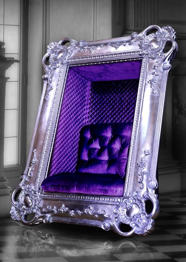 Kreslo klasického dizajnu sa stretáva s moderným čalúnením, potiahnutým zamatom