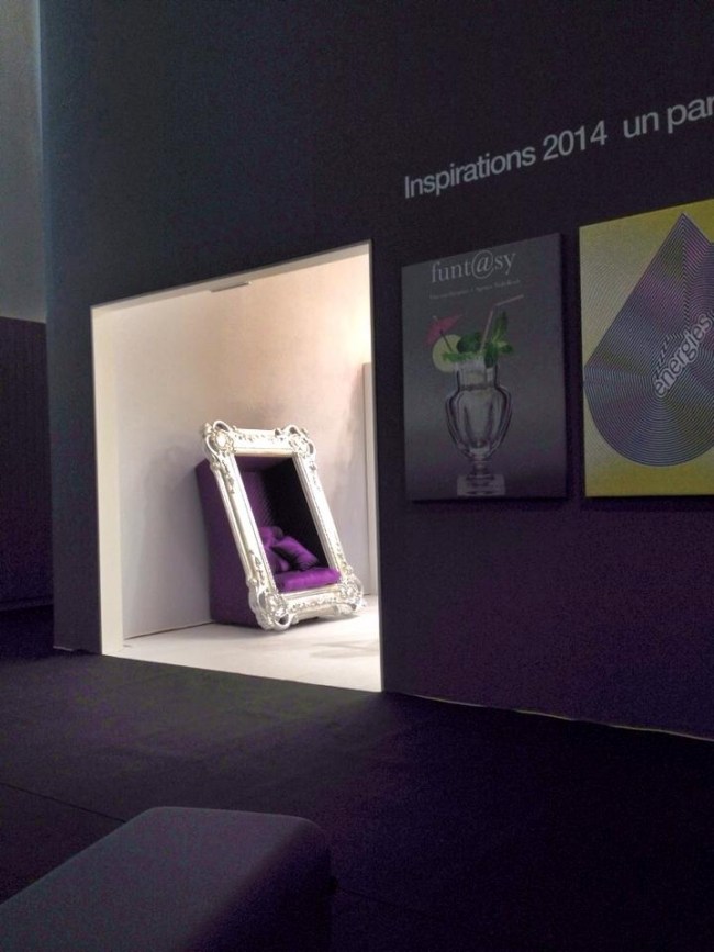 Výstava Slikoski 2013-kreslo-zamatové čalúnenie-rám rámu fialovej farby