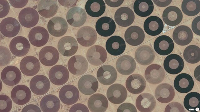 Otočný zavlažovací systém Ha'il Saudská Arábia obieha okolo satelitu