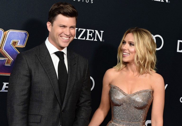 Scarlett Johansson a Colin Jost sú zasnúbení