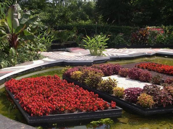 farebný záhradný dekor