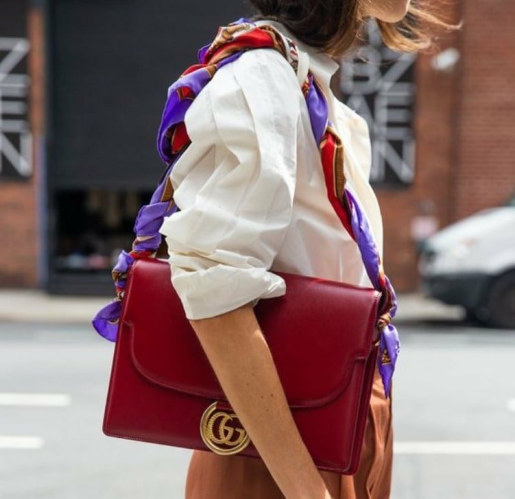 Drotársky nosič na tašky zo šatky pre ženy