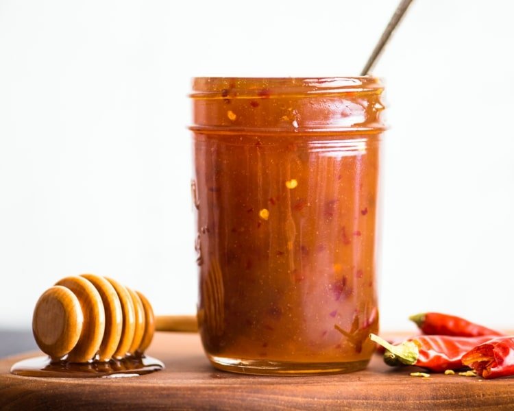 Vytvorte si vlastnú horúcu medovú omáčku s chilli