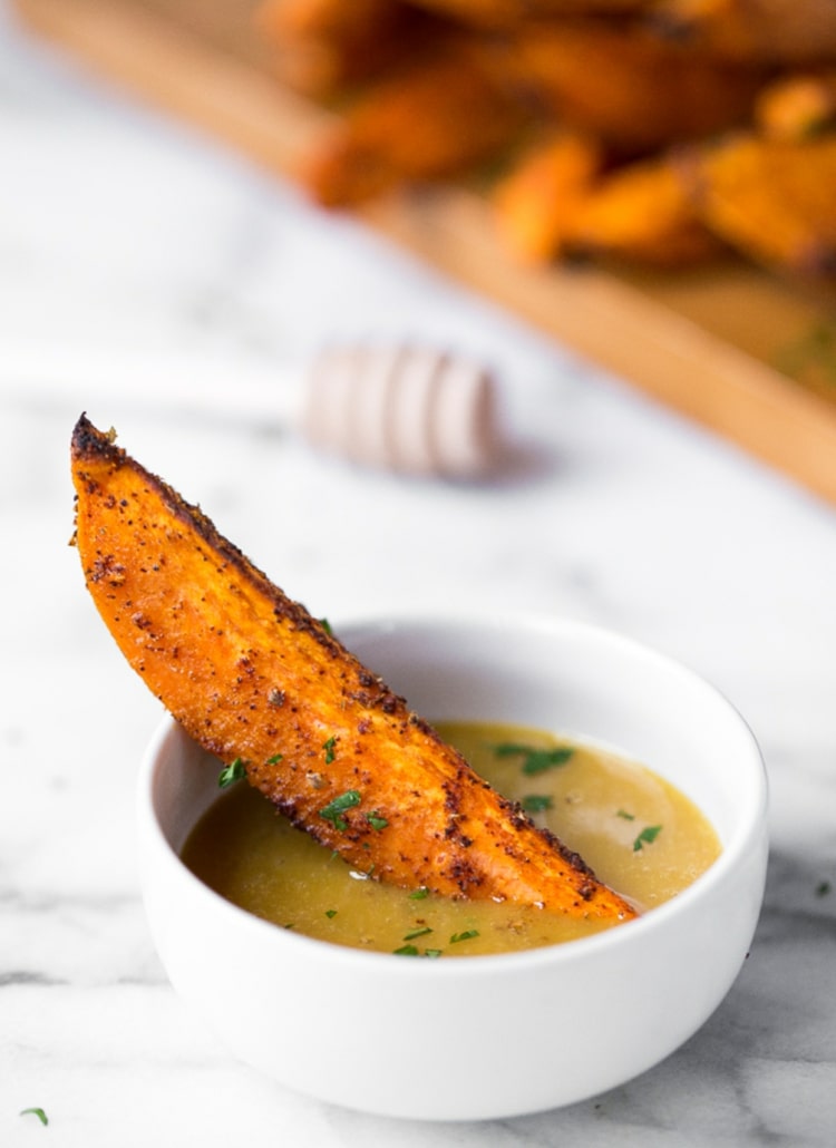 Medovo-horčicovú omáčku na hranolky a kura si pripravte sami