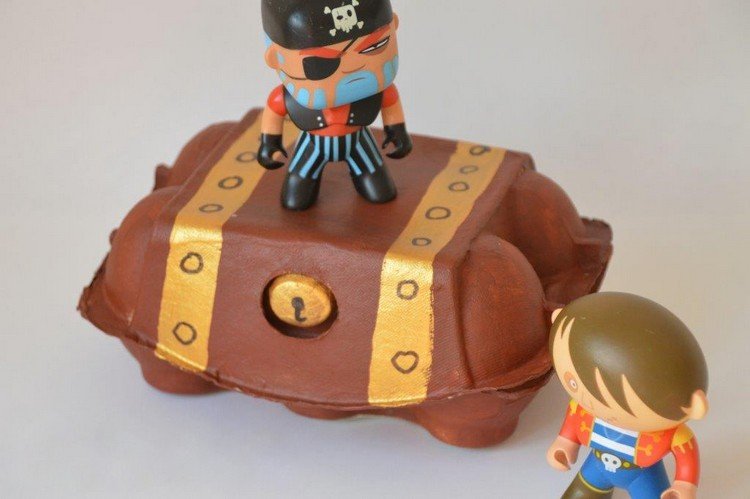 Krabica s pokladom-drotár-pokladnica-pirát-vajíčko