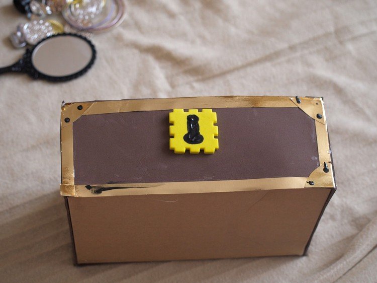 Pokladnička-drotár-botník-papier-penová guma