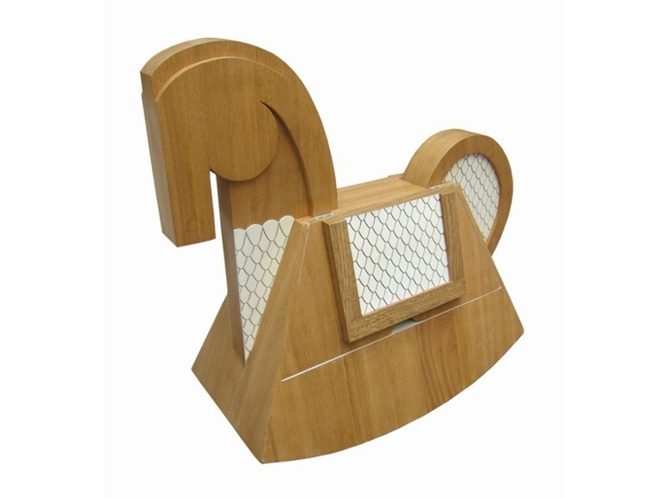 Hojdacie konské drevo z dizajnu hračky inšpirovaného Sageom