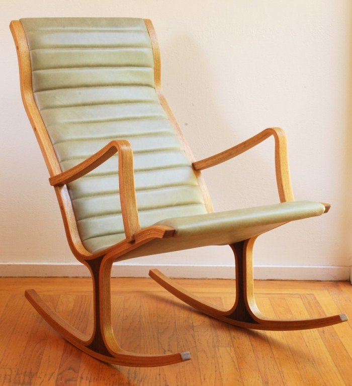 Tradícia sa stretáva s modernosťou s hojdacou stoličkou Hojdacie kreslo so zeleným čalúnením