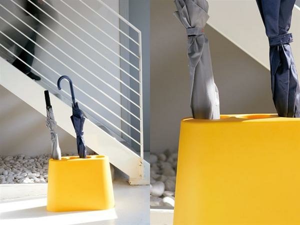 žltý plastový stojan na dáždniky Aki minimalistický plastový stojan na dáždniky Aki Italy