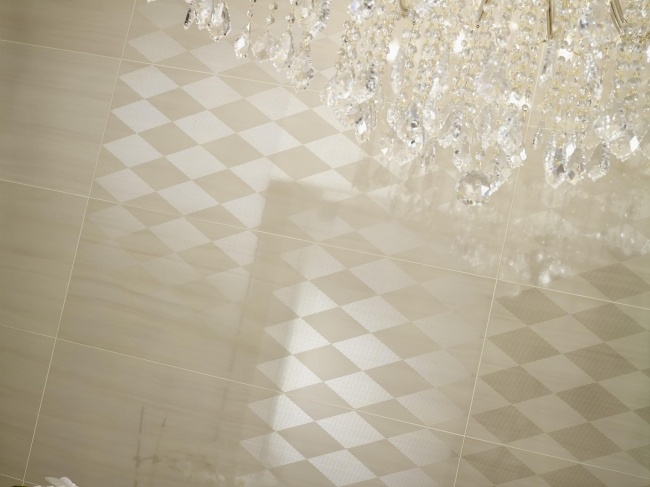 krištáľový luster dizajn na stenu obľúbená kúpeľňa krištáľový luster dizajnová stena kúpeľne od lásky