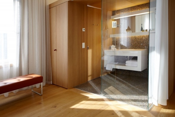 dizajnový hotel mimoriadna atmosféra presklená stena dizajnový hotel so sklenenou stenou s mimoriadnou atmosférou