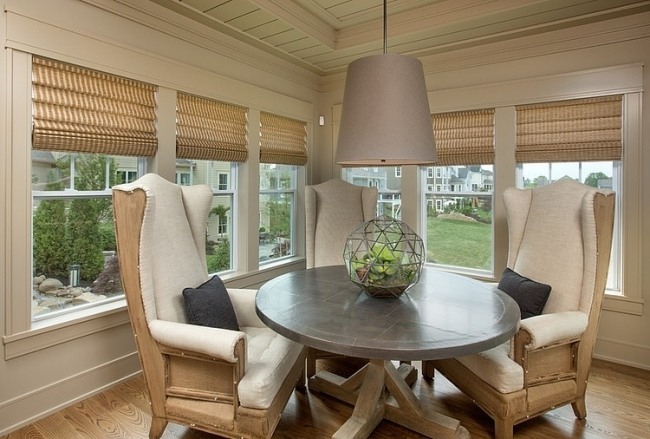 jedálenský kút okrúhly stôl elegantný dizajnový vidiecky dom s luxusným interiérom