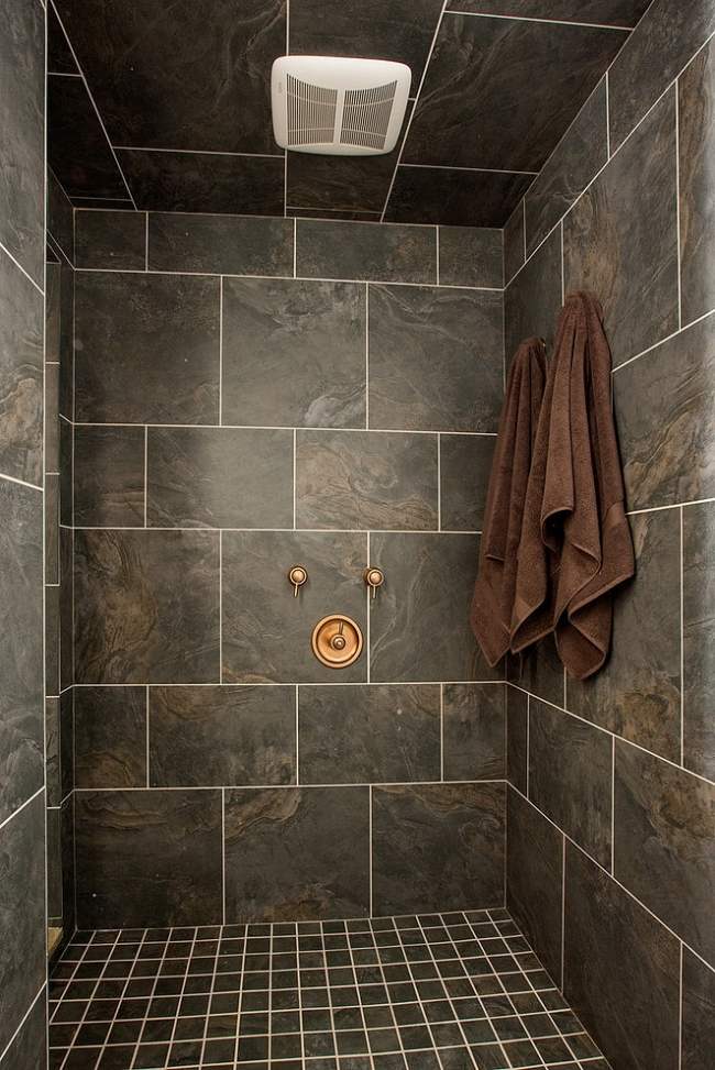 sprchovací kút elegantný prírodný kameň dizajnový vidiecky dom s luxusným interiérom