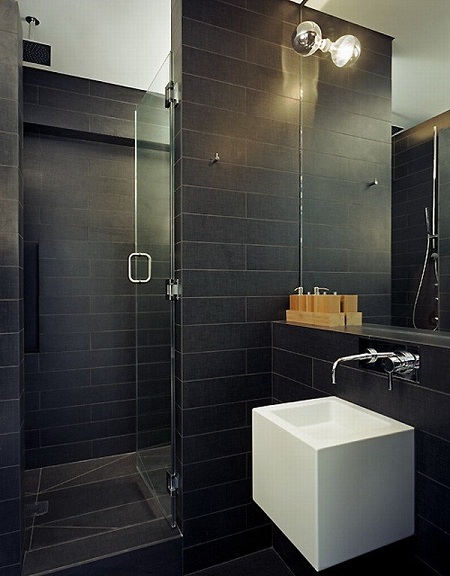 celočierny dizajn kúpeľne