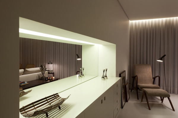 pastelové nuansy biely dizajn bytu od leandro garcia