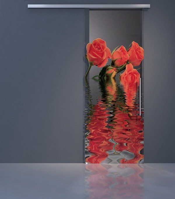 Dizajn sklenených dverí ružový vzor sivá stena OTC