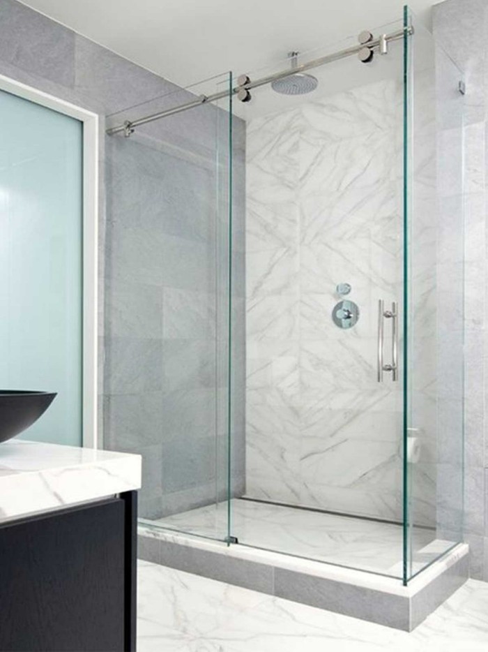 Moderná-minimálna tabuľka-posuvné-dvere-sprchovací kút-mramorové dlaždice