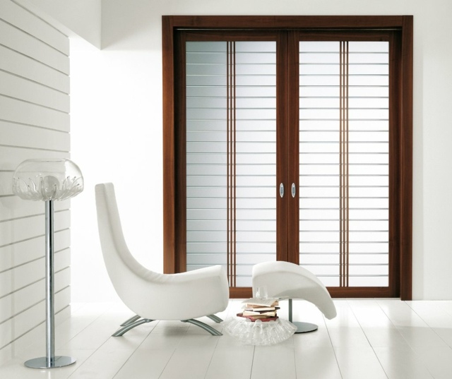 minimalistický dizajn s tvarmi posuvné dvere s dreveným rámom Oddeľovače dreva z orecha-stromu-posuvné-dvere-ako-miestnosti