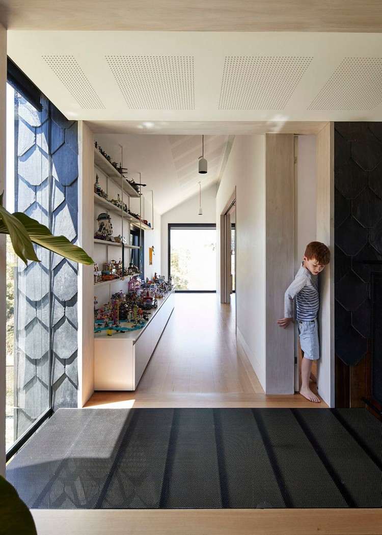 Bridlicový interiérový dizajn predsieňových okien