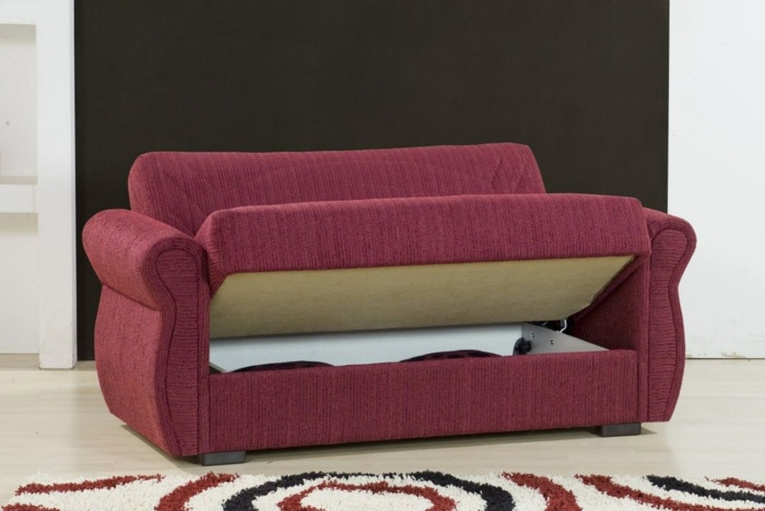 Pekná a praktická pohovka na spanie