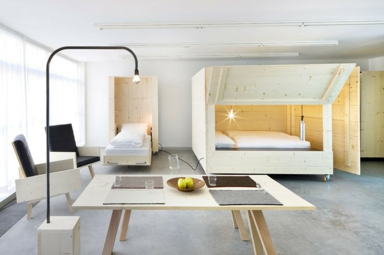 box spálňová posteľ drevená dizajnová lampa jedálenský stôl mobil