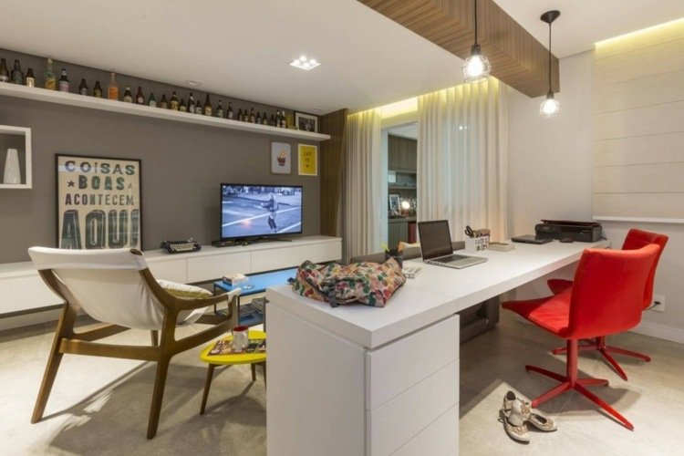 zariadenie spálne biela kancelária nápad stôl červená stolička