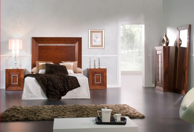 Spálňa drevený koniec stolu posteľ čelo Shaggy Drevený čelný stôl pri čelnej doske Shaggy koberec