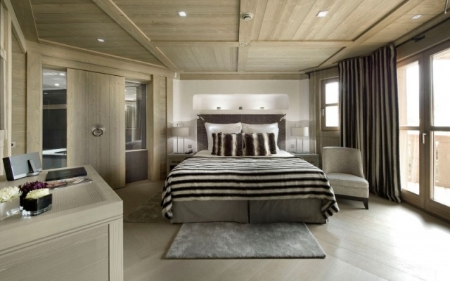 dizajn spálne chata kožušinový strop drevená obklad stien spálňa chata kožušinový strop drevený obklad steny