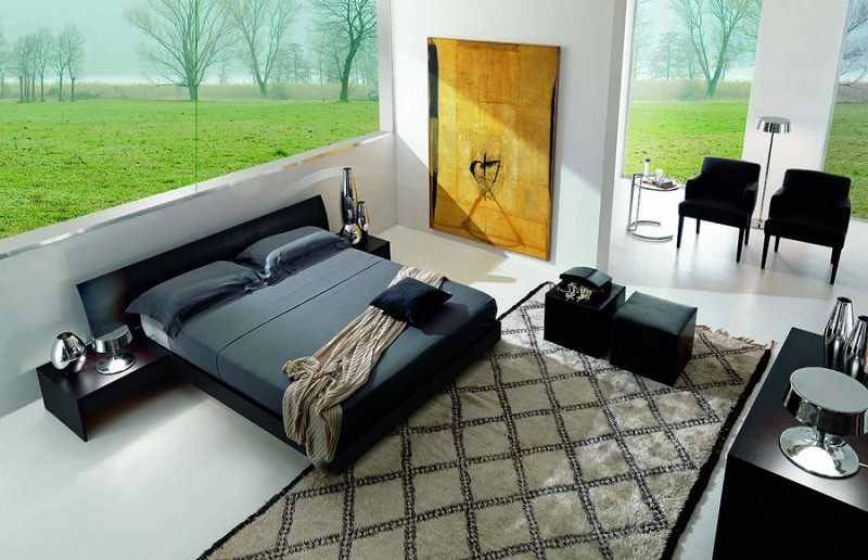 Nápady do spálne čierna posteľ žltá maľba