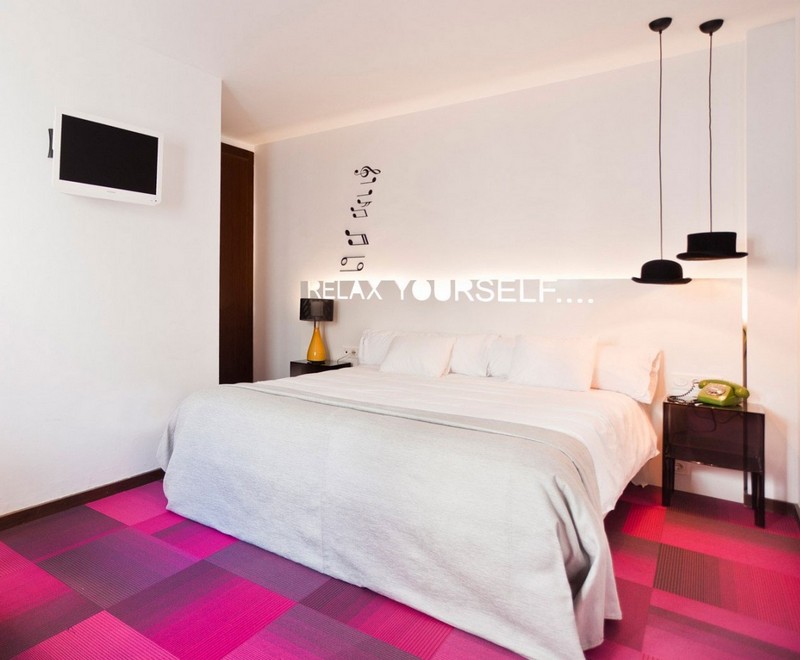 Spálňa-Nápady-Biely-koberec-Kontrola-Vzor