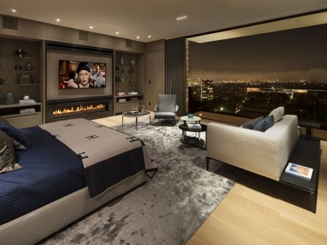 luxusná spálňa laminátové podlahy výhľad na panorámu mesta v noci luxusná spálňa-laminátová podlaha-výhľad-noc-panoráma mesta