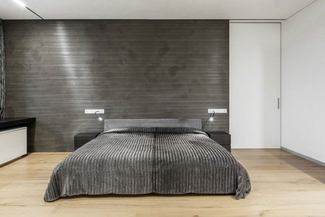 spálňa-moderná-minimalistická-biela tmavošedá svetlá laminátová podlaha spálňa moderná-minimalistická-biela-tmavá sivá-svetlá-laminátová podlaha