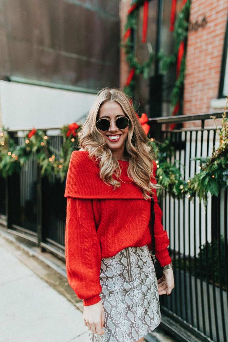 Sukňa s hadou potlačou kombinuje nápady oblečenia z červeného svetra, inšpirácie módnych trendov