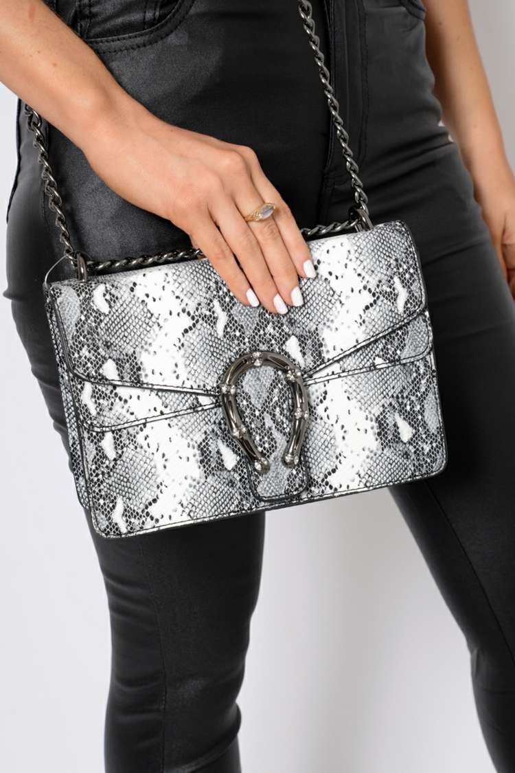 Taška so vzorom hadej tašky cez rameno a módnymi trendmi pre ženy