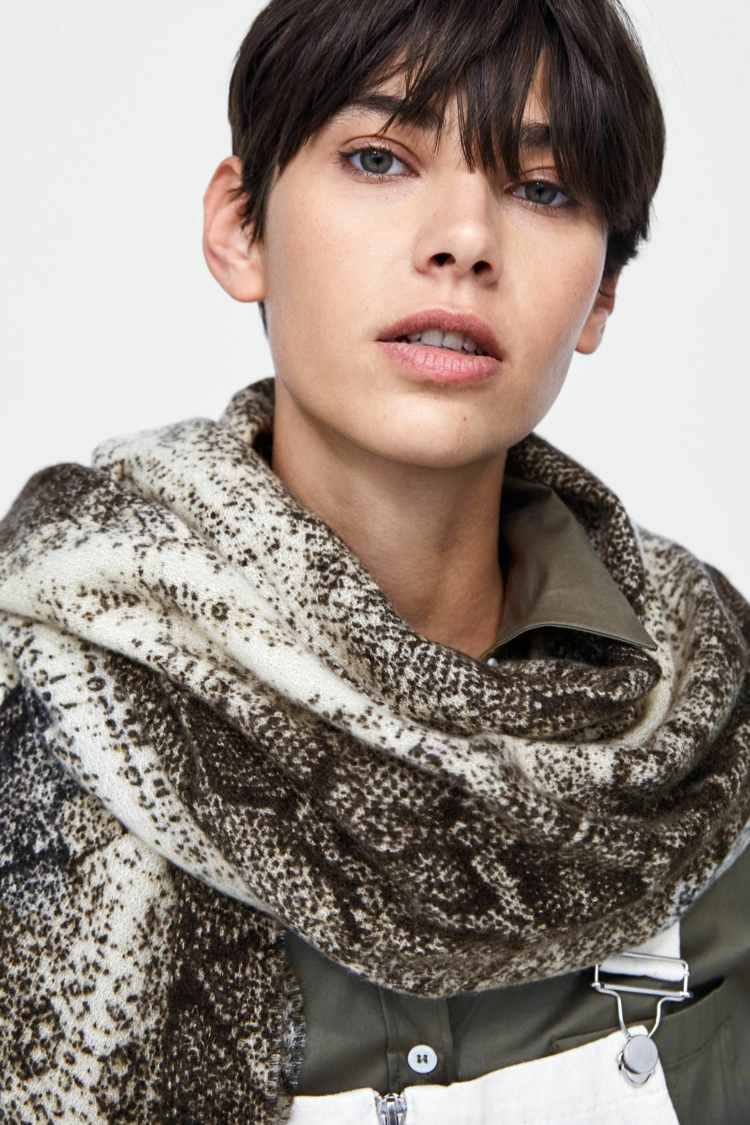 Hadí vzor šatky kombinuje nápady na oblečenie a módne trendy pre ženy