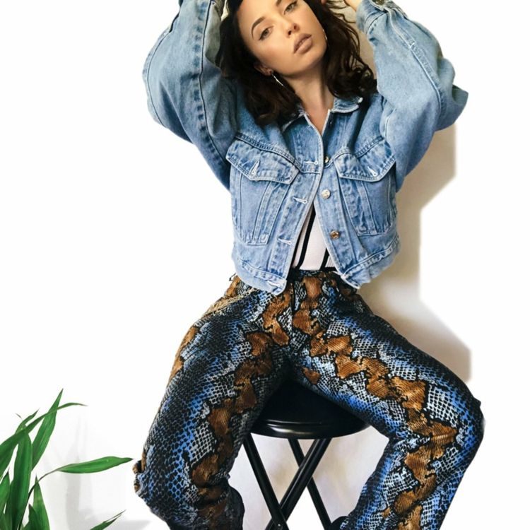 Hadí vzor nohavice denim bunda nápady nápady ležérne módne trendy