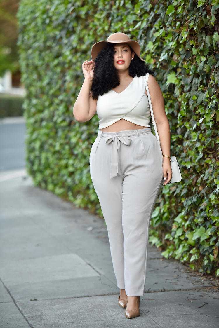 styling-tipy-štíhlejšie-vzhľad-nohavice-vysoký pás-neutrálne