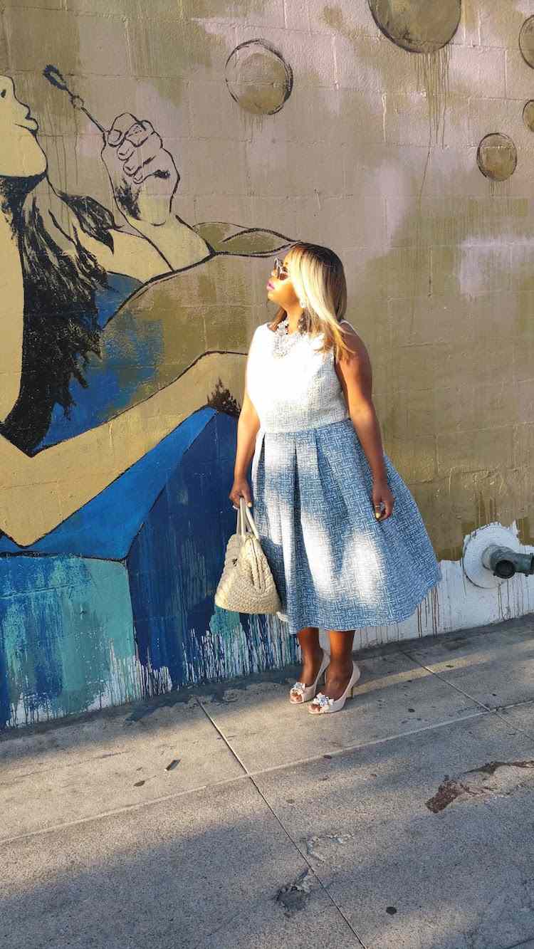 styling-tipy-tenký vzhľad-midi-šaty-posun-šaty