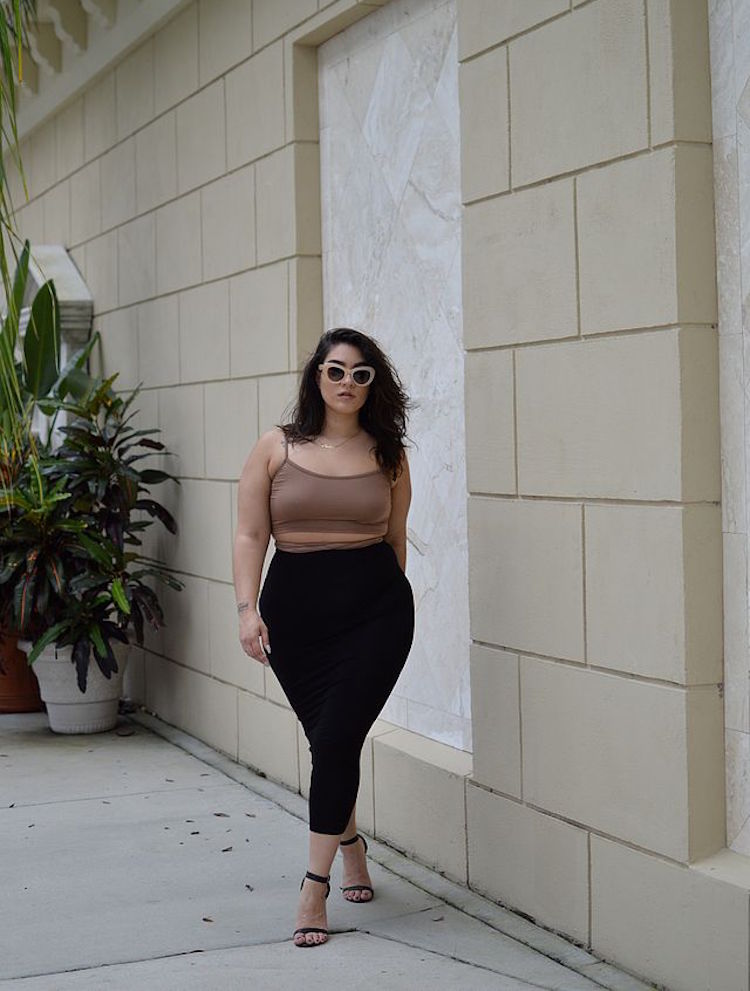 styling-tipy-štíhlejšia-vzhľad-postava-objímanie-sukňa-midi-čierna